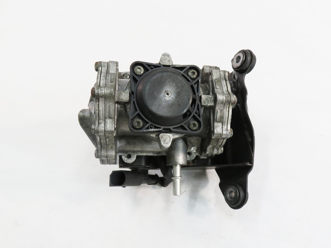 Thumbnail 2: 2010 BMW X6 (E72) HYBRID - 4.4L N63 TWIN TURBO ENGINE BRAKE VACUUM PUMP