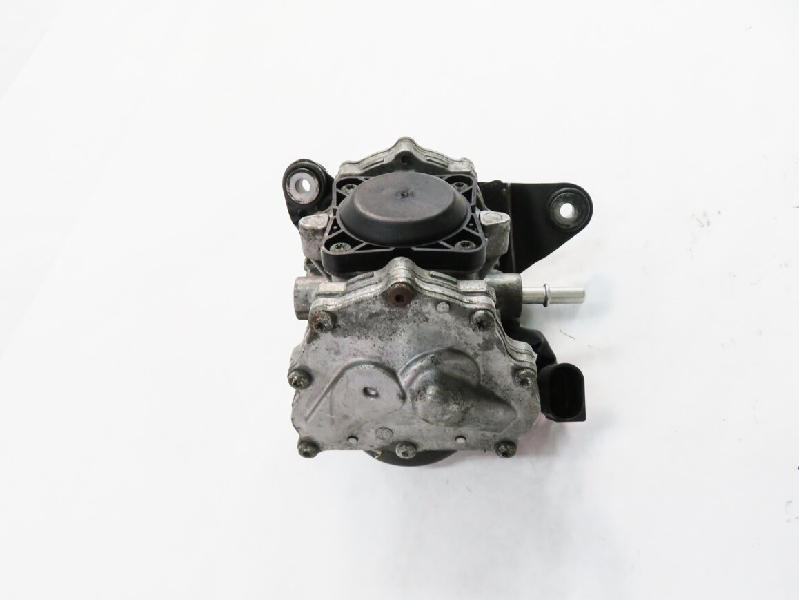 Thumbnail 3: 2010 BMW X6 (E72) HYBRID - 4.4L N63 TWIN TURBO ENGINE BRAKE VACUUM PUMP