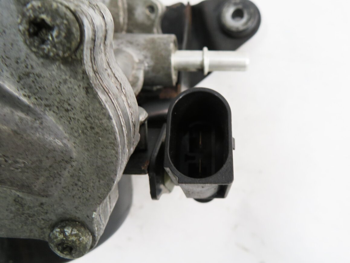 Thumbnail 7: 2010 BMW X6 (E72) HYBRID - 4.4L N63 TWIN TURBO ENGINE BRAKE VACUUM PUMP
