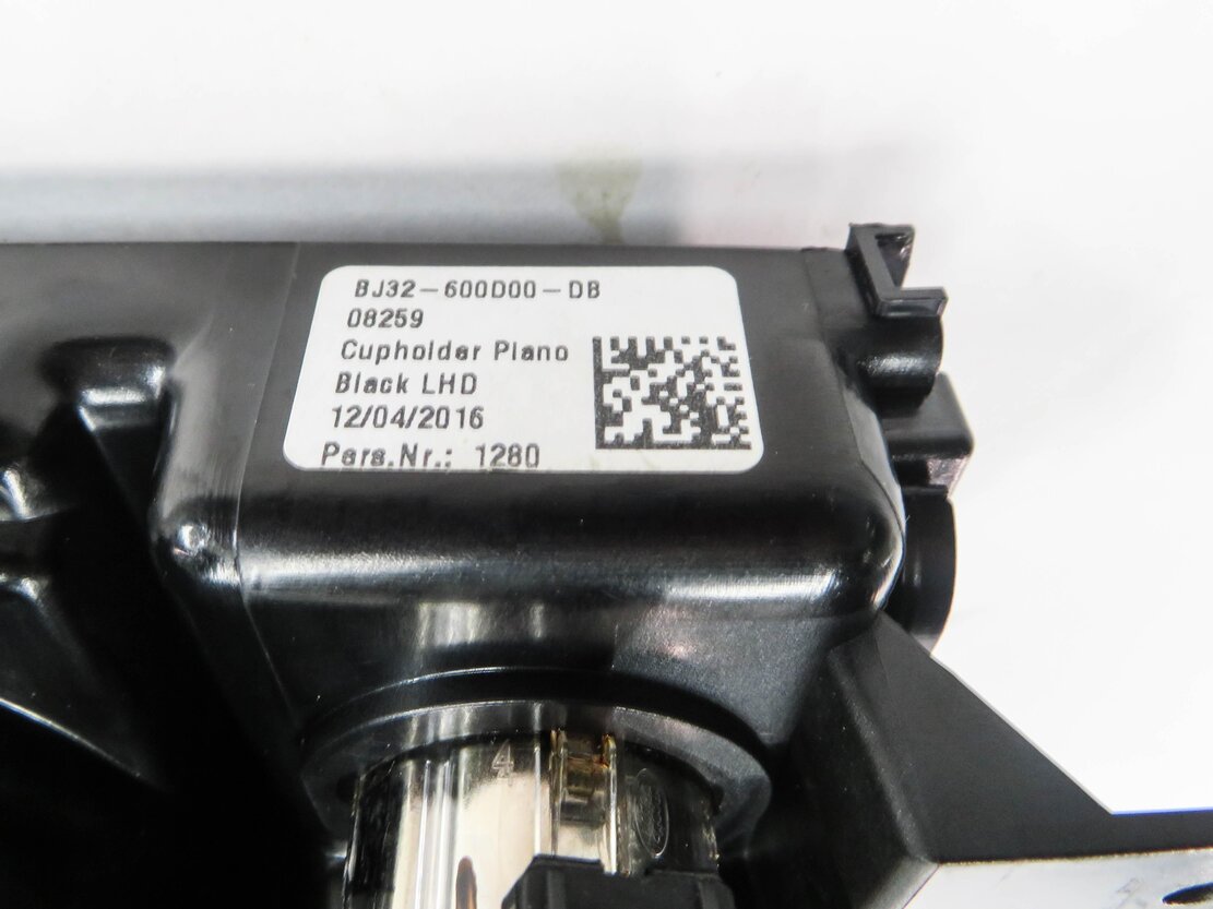 Thumbnail 8: 2016 RANGE ROVER EVOQUE (L538) FRONT CENTER CONSOLE CUP HOLDER
