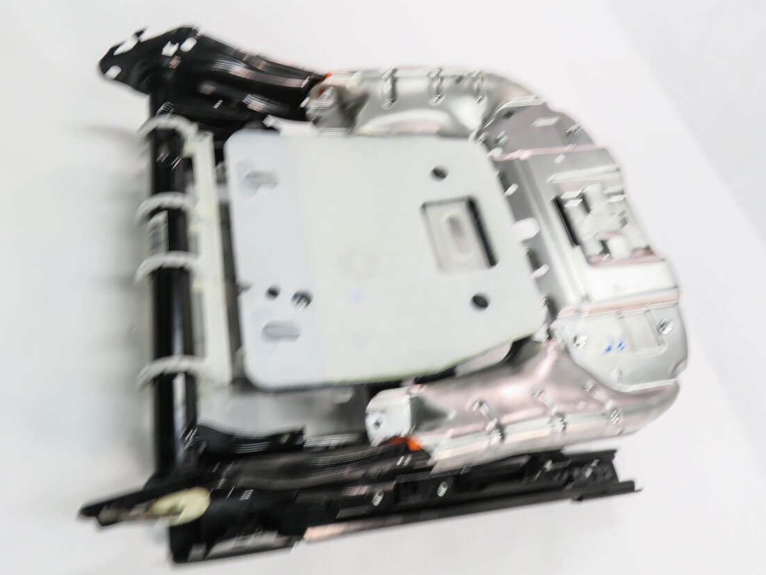 Thumbnail 4: 2016-2019 RANGE ROVER EVOQUE (L538) RIGHT FRONT PASSENGER SEAT TRACK w/ MOTORS