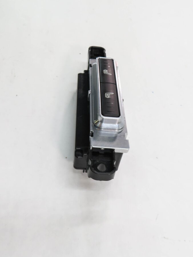 Thumbnail 4: 2016 RANGE ROVER EVOQUE (L538) REAR HEATED SEAT SWITCH BUTTON