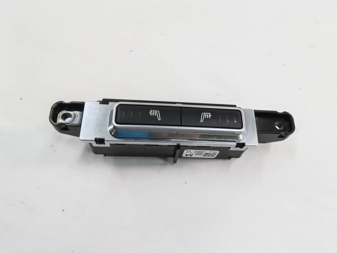 Thumbnail 5: 2016 RANGE ROVER EVOQUE (L538) REAR HEATED SEAT SWITCH BUTTON