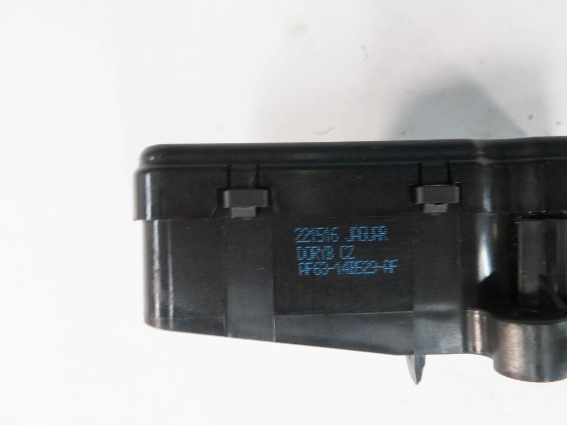 Thumbnail 7: 2016 RANGE ROVER EVOQUE (L538) REAR TRUNK LOCK LATCH ACTUATOR MOTOR