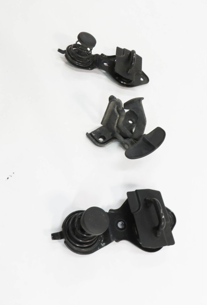 Thumbnail 4: 2008 MERCEDES BENZ CLS550 (W219) FRONT HOOD SAFETY LATCH SPRING SET-3