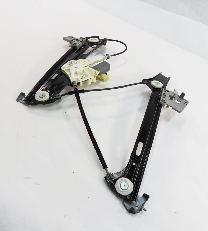 06-11 MERCEDES BENZ CLS500 CLS550 (W219) RIGHT FRONT WINDOW REGULATOR w/ MOTOR