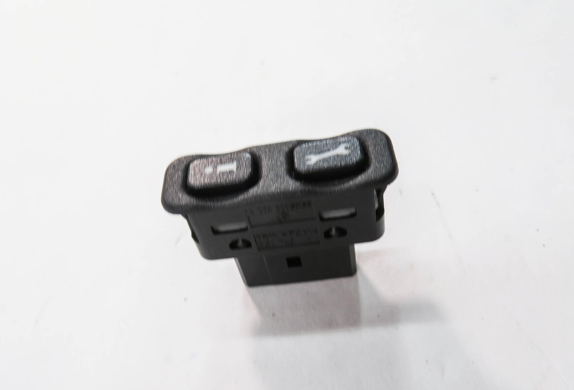 Thumbnail 3: 2008 MERCEDES BENZ CLS550 (W219) FRONT CENTER CONSOLE INFORMATION SERVICE SWITCH