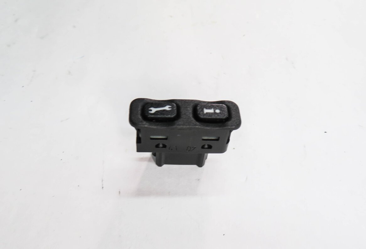 Thumbnail 4: 2008 MERCEDES BENZ CLS550 (W219) FRONT CENTER CONSOLE INFORMATION SERVICE SWITCH