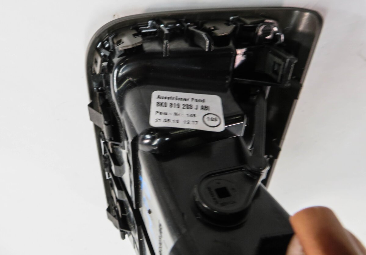 Thumbnail 7: 2014 AUDI Q5 (B8 8R) REAR CENTER CONSOLE HEATER A/C AIR VENT