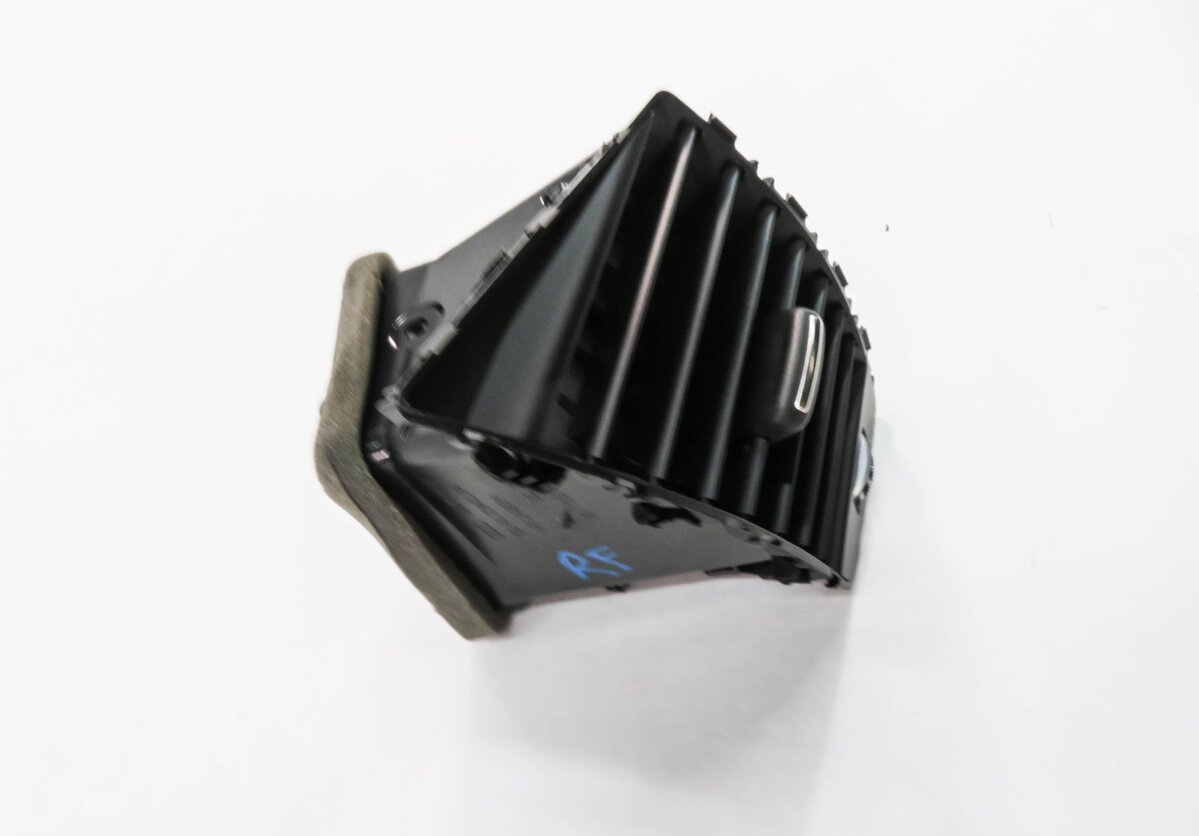 Thumbnail 3: 2014 AUDI Q5 (B8 8R) RIGHT FRONT PASSENGER DASH HEATER A/C AIR VENT