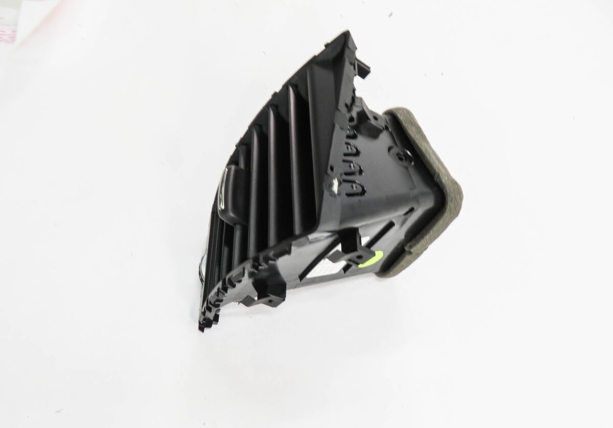 Thumbnail 4: 2014 AUDI Q5 (B8 8R) RIGHT FRONT PASSENGER DASH HEATER A/C AIR VENT