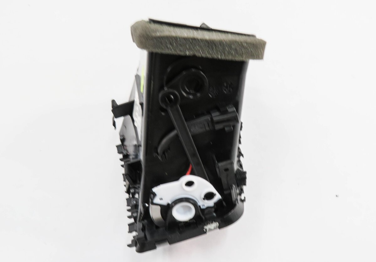 Thumbnail 6: 2014 AUDI Q5 (B8 8R) RIGHT FRONT PASSENGER DASH HEATER A/C AIR VENT