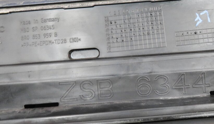 Thumbnail 6: 2014 AUDI Q5 (B8 8R) LEFT FRONT DRIVER DOOR LOWER MOULDING RUNNER TRIM (BLUE)