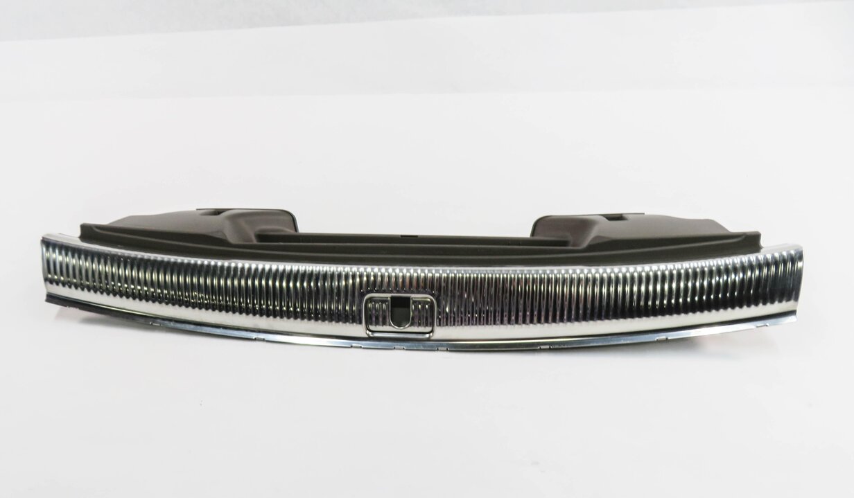 2014 AUDI Q5 (B8 8R) REAR TRUNK SCUFF PANEL TRIM LATCH COVER