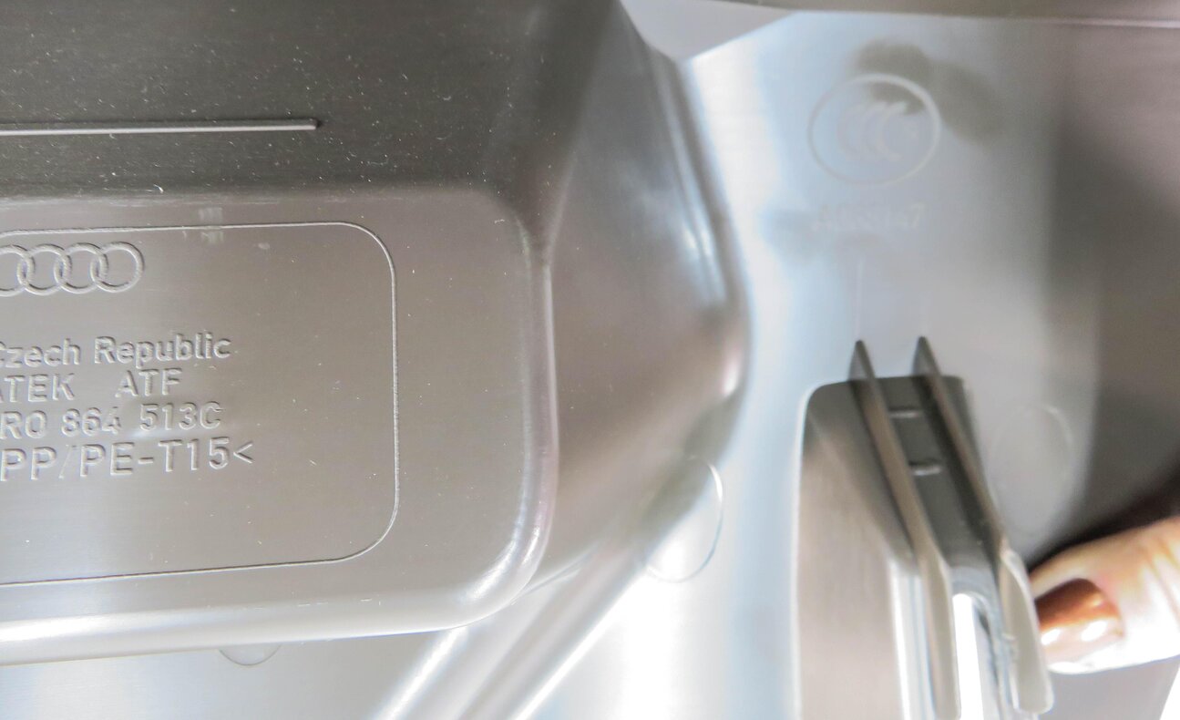 Thumbnail 6: 2014 AUDI Q5 (B8 8R) REAR TRUNK SCUFF PANEL TRIM LATCH COVER