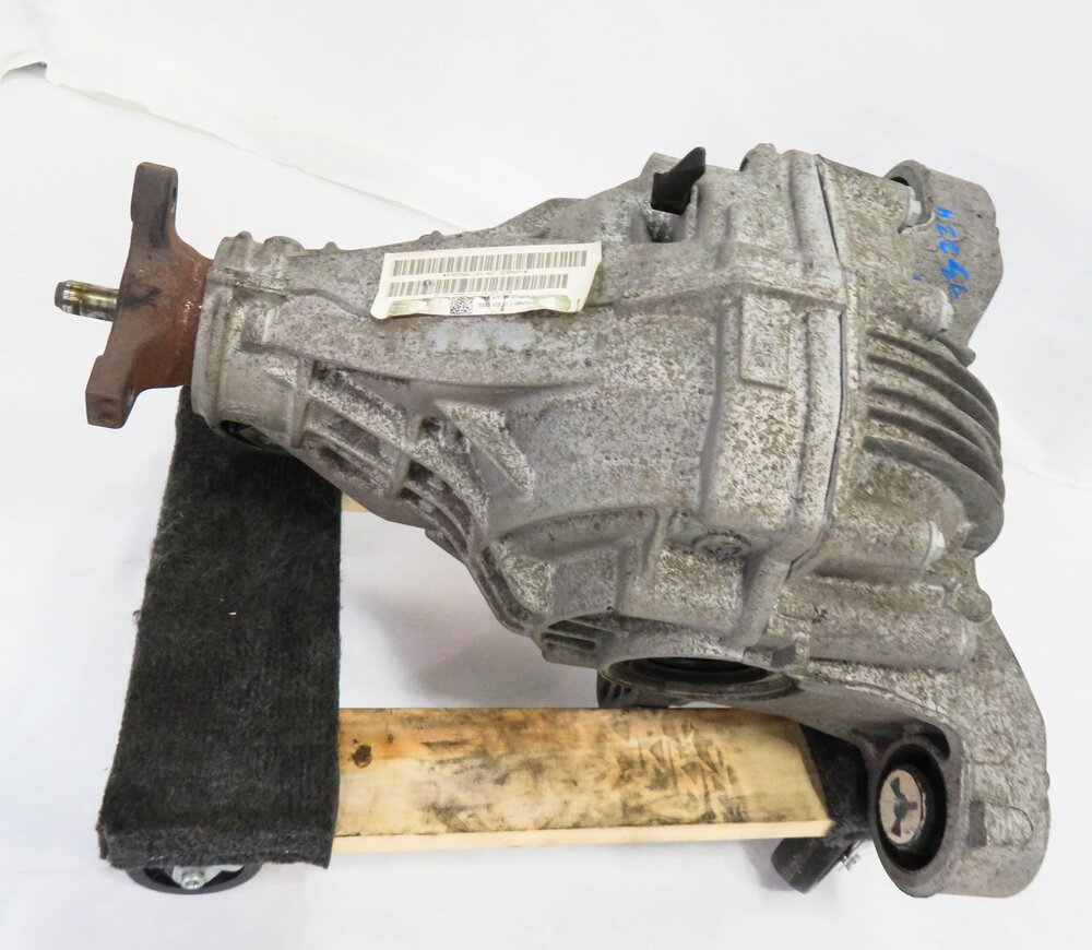 Thumbnail 2: 2011-2016 PORSCHE PANAMERA (970 G1) 3.6L - REAR DIFFERENTAIL GEAR CARRIER