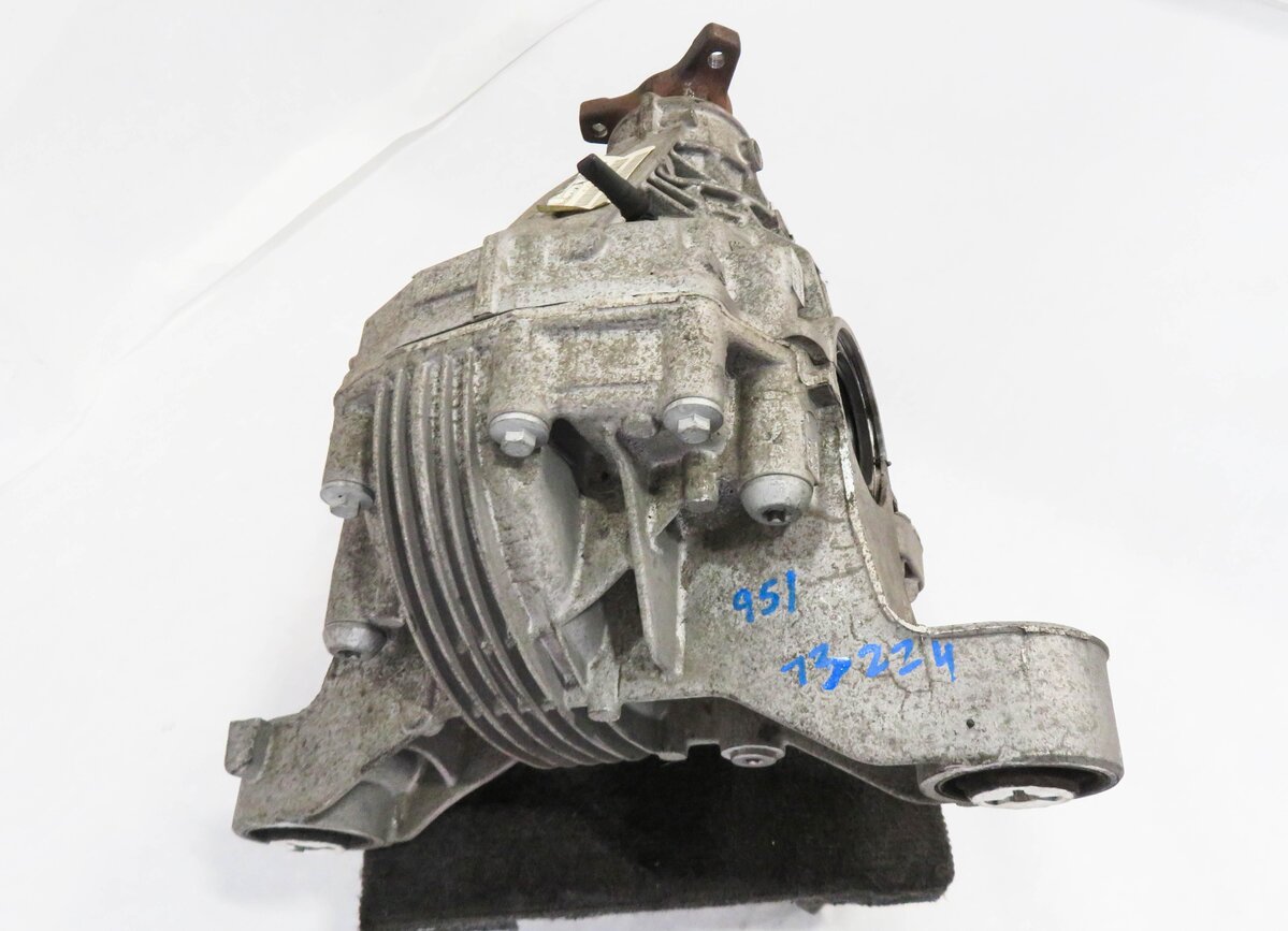 Thumbnail 4: 2011-2016 PORSCHE PANAMERA (970 G1) 3.6L - REAR DIFFERENTAIL GEAR CARRIER