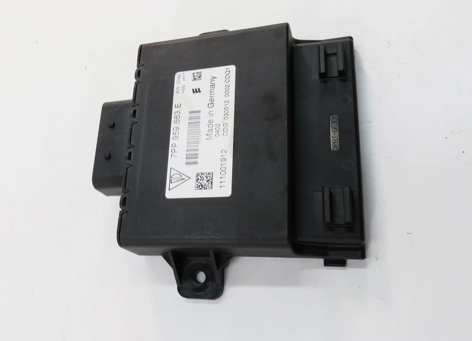 Thumbnail 3: 2012 PORSCHE PANAMERA (970 G1) VOLTAGE CONVERTER CONTROL MODULE