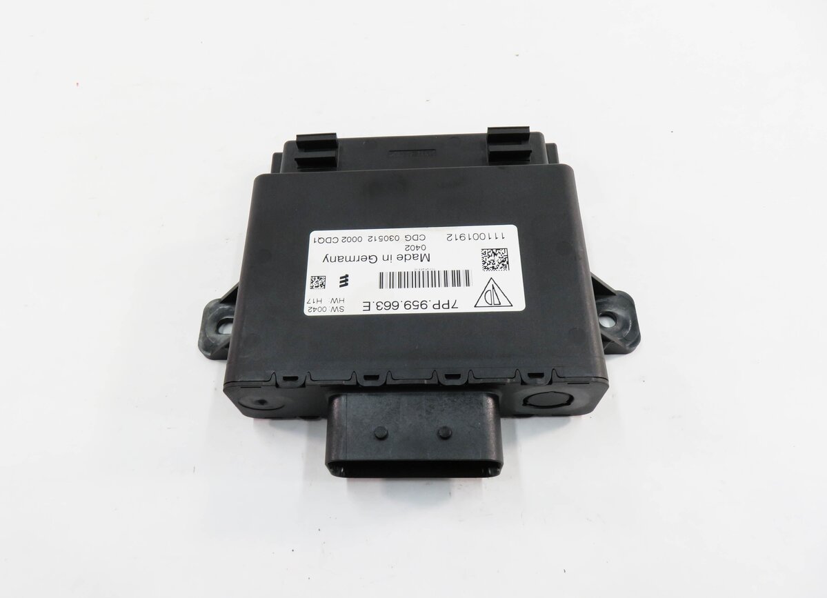 Thumbnail 5: 2012 PORSCHE PANAMERA (970 G1) VOLTAGE CONVERTER CONTROL MODULE