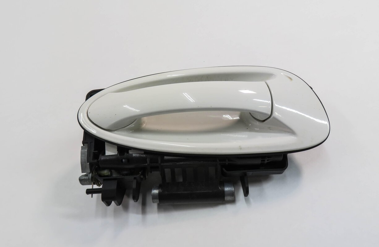 Thumbnail 2: 2010-2016 PORSCHE PANAMERA (970 G1) RIGHT FRONT EXTERIOR DOOR HANDLE (WHITE B4)