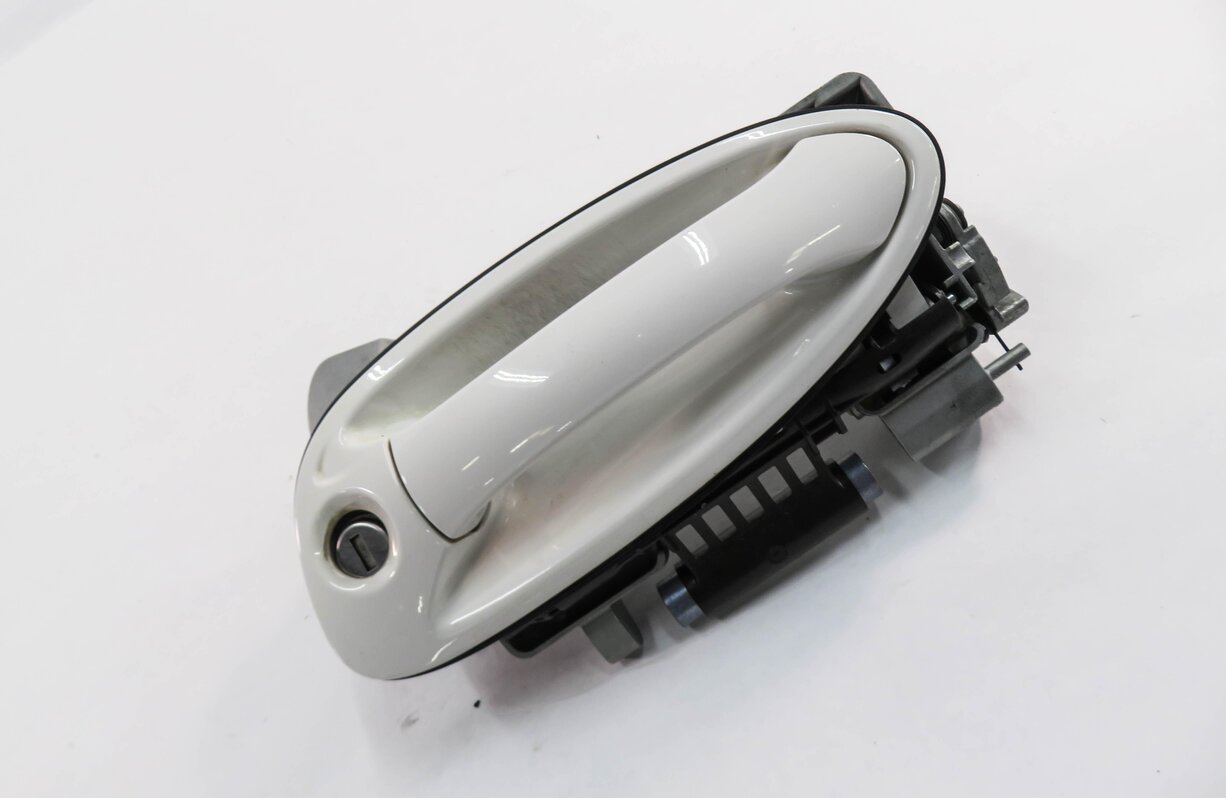 2010-2016 PORSCHE PANAMERA (970 G1) LEFT FRONT EXTERIOR DOOR HANDLE (WHITE B4)