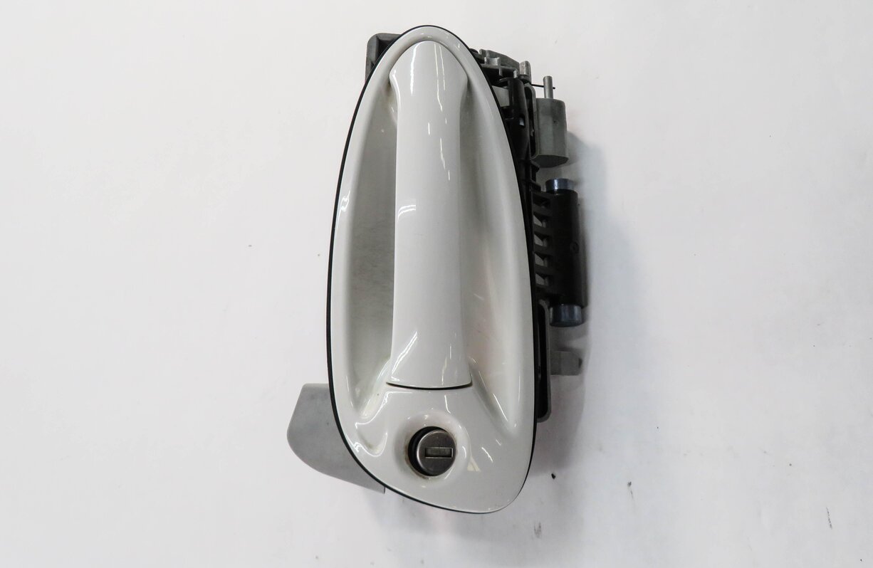 Thumbnail 4: 2010-2016 PORSCHE PANAMERA (970 G1) LEFT FRONT EXTERIOR DOOR HANDLE (WHITE B4)