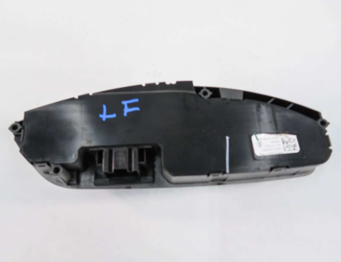 Thumbnail 6: 2012 PORSCHE PANAMERA (970 G1) LEFT FRONT DRIVER SEAT ADJUSTMENT SWITCH