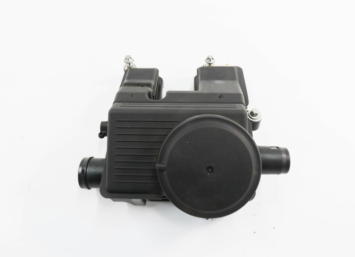 Thumbnail 2: 2012 PORSCHE PANAMERA (970 G1) 3.6L M46 ENGINE - OIL SEPARATOR TANK