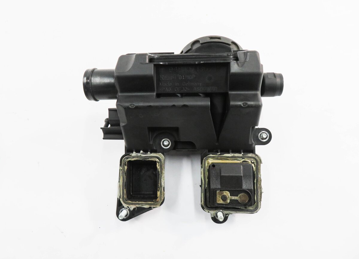 Thumbnail 6: 2012 PORSCHE PANAMERA (970 G1) 3.6L M46 ENGINE - OIL SEPARATOR TANK