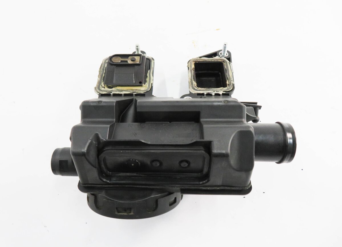 Thumbnail 7: 2012 PORSCHE PANAMERA (970 G1) 3.6L M46 ENGINE - OIL SEPARATOR TANK