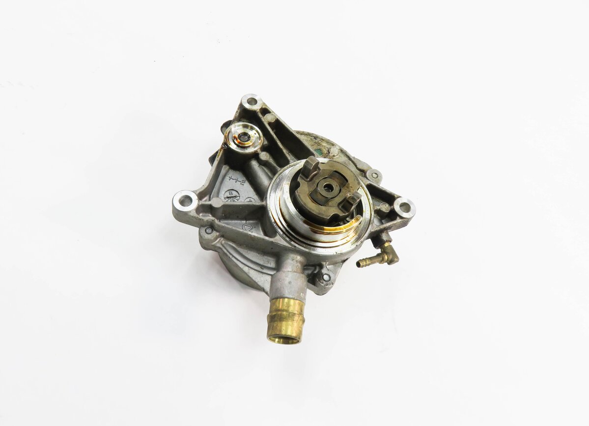 2012 PORSCHE PANAMERA (970 G1) 3.6L M46 ENGINE - BRAKE VACUUM PUMP