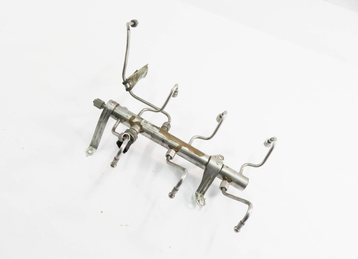 2012 PORSCHE PANAMERA (970 G1) 3.6L M46 ENGINE - FUEL RAIL w/ INJECTOR LINES
