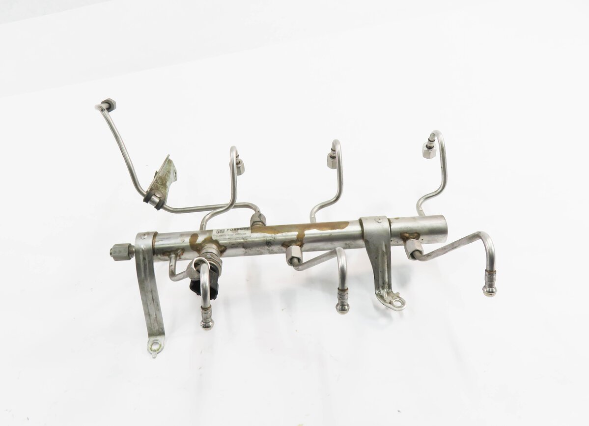 Thumbnail 2: 2012 PORSCHE PANAMERA (970 G1) 3.6L M46 ENGINE - FUEL RAIL w/ INJECTOR LINES