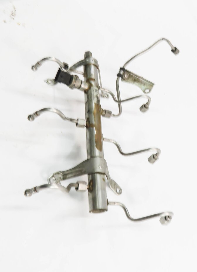Thumbnail 4: 2012 PORSCHE PANAMERA (970 G1) 3.6L M46 ENGINE - FUEL RAIL w/ INJECTOR LINES