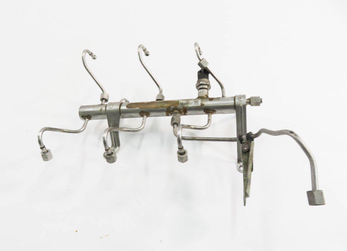 Thumbnail 5: 2012 PORSCHE PANAMERA (970 G1) 3.6L M46 ENGINE - FUEL RAIL w/ INJECTOR LINES