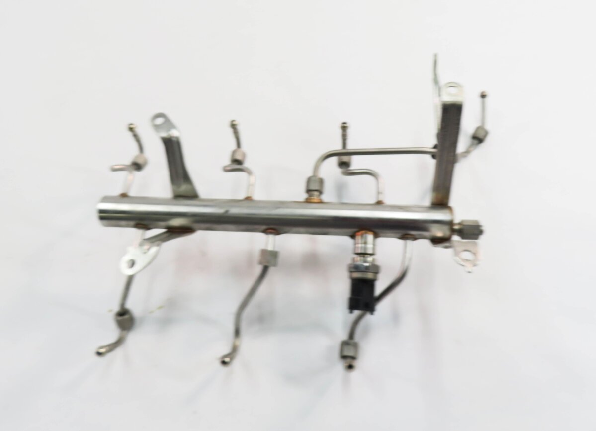 Thumbnail 6: 2012 PORSCHE PANAMERA (970 G1) 3.6L M46 ENGINE - FUEL RAIL w/ INJECTOR LINES