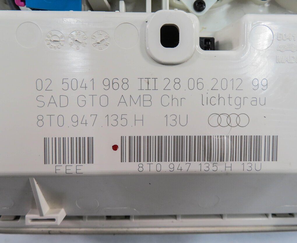 Thumbnail 7: 2012 AUDI Q5 (B8 8R) FRONT DOMELIGHT MAP READING COURTESY LIGHT LAMP (GRAY)