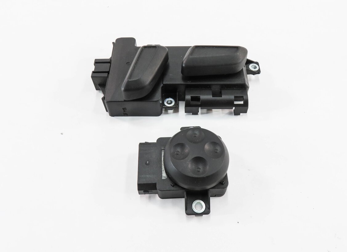 Thumbnail 4: 2012 AUDI Q5 (B8 8R) LEFT FRONT DRIVER SEAT ADJUSTMENT SWITCH BUTTON