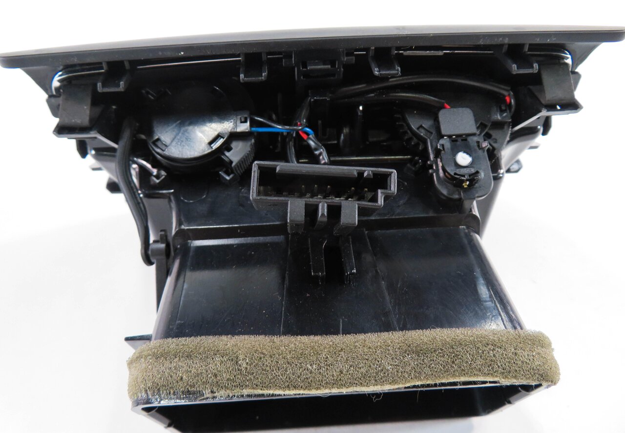 Thumbnail 6: 2012 AUDI Q5 (B8 8R) REAR CENTER CONSOLE HEATER A/C AIR VENT
