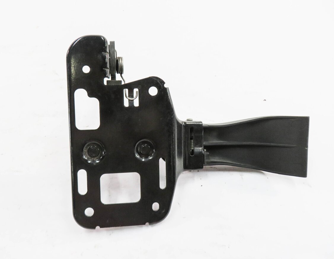 Thumbnail 2: 2012 AUDI Q5 (B8 8R) FRONT HOOD SAFETY LATCH