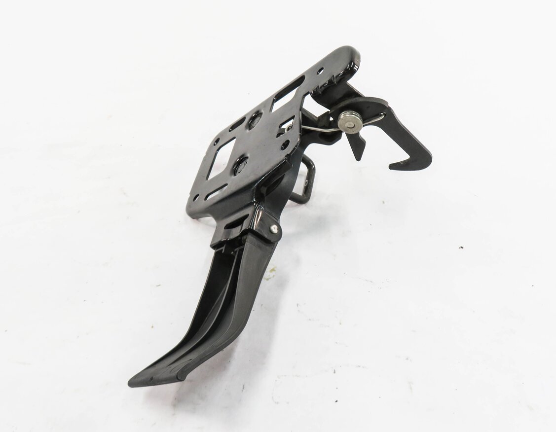 Thumbnail 3: 2012 AUDI Q5 (B8 8R) FRONT HOOD SAFETY LATCH