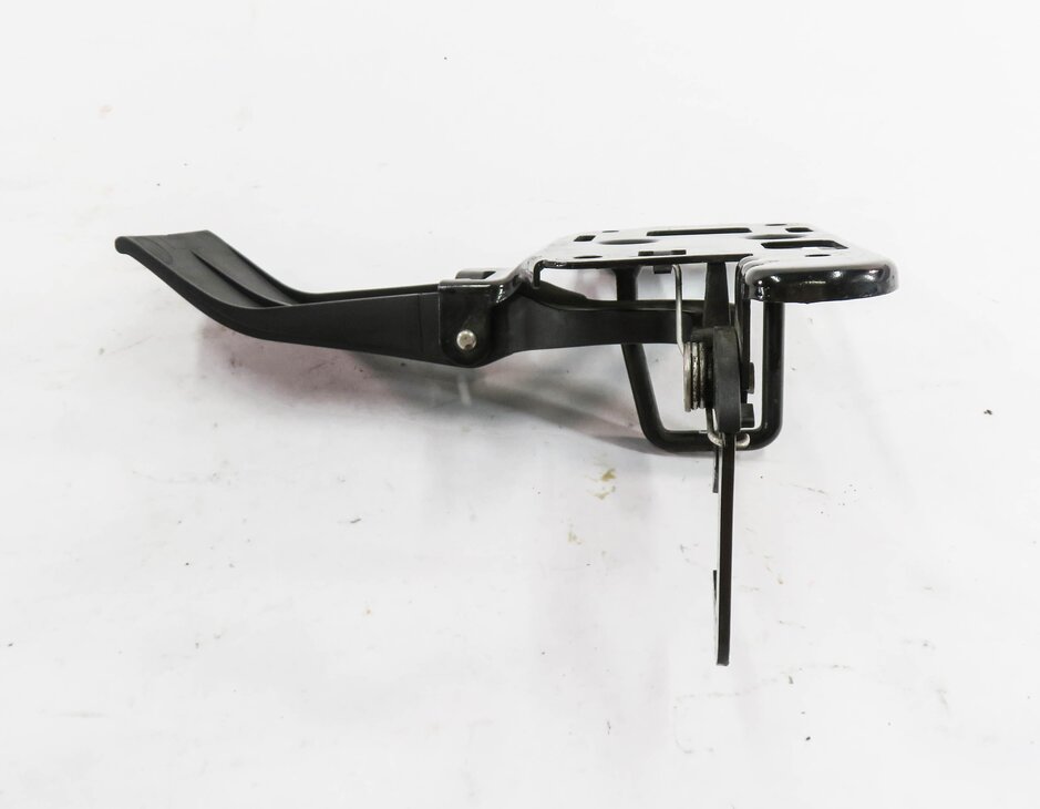 Thumbnail 4: 2012 AUDI Q5 (B8 8R) FRONT HOOD SAFETY LATCH