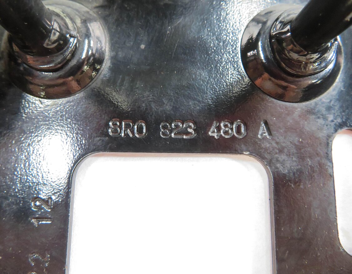 Thumbnail 6: 2012 AUDI Q5 (B8 8R) FRONT HOOD SAFETY LATCH