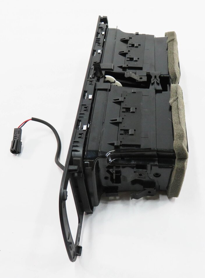 Thumbnail 3: 2012 AUDI Q5 (B8 8R) CENTER DASH HEATER A/C AIR VENT