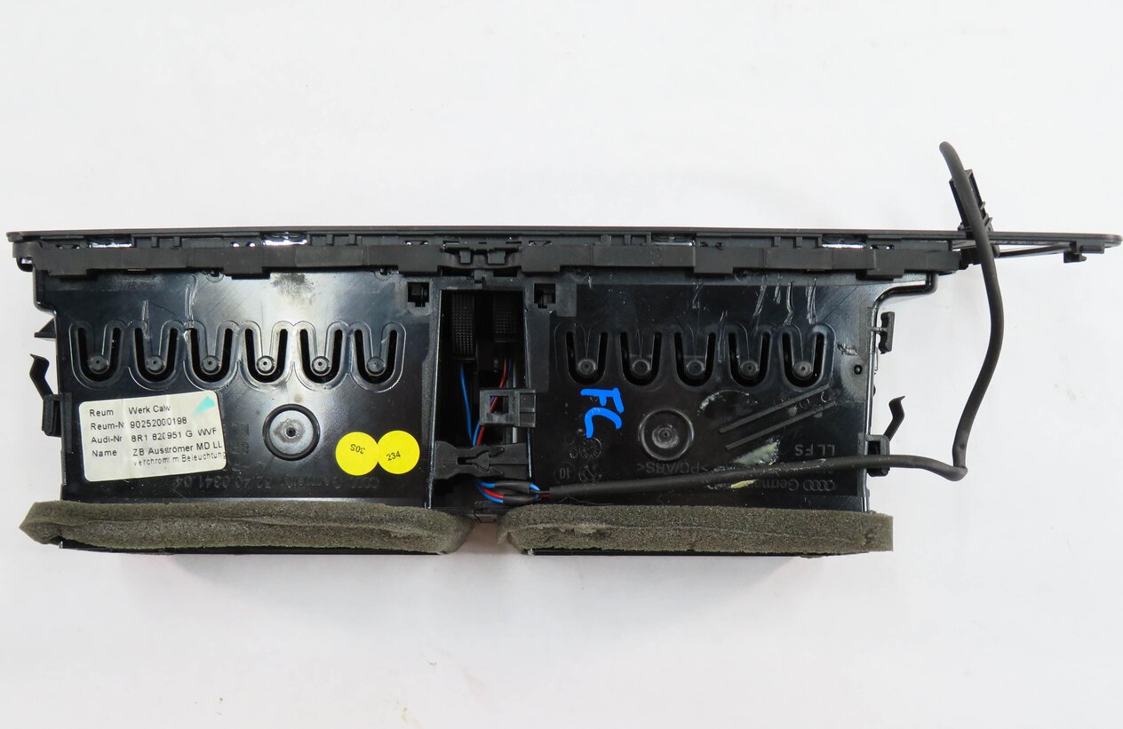 Thumbnail 6: 2012 AUDI Q5 (B8 8R) CENTER DASH HEATER A/C AIR VENT