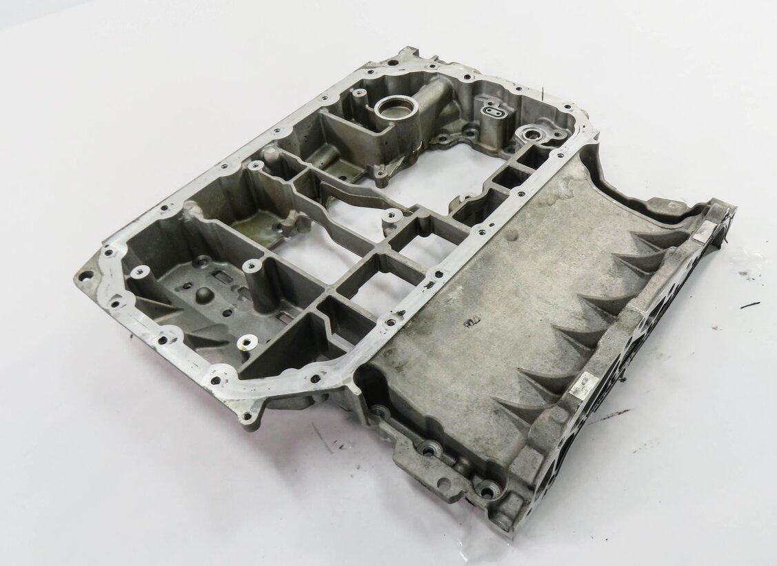 2012 AUDI Q5 (B8 8R) 3.2L CALB ENGINE - UPPER OIL PAN CRADLE