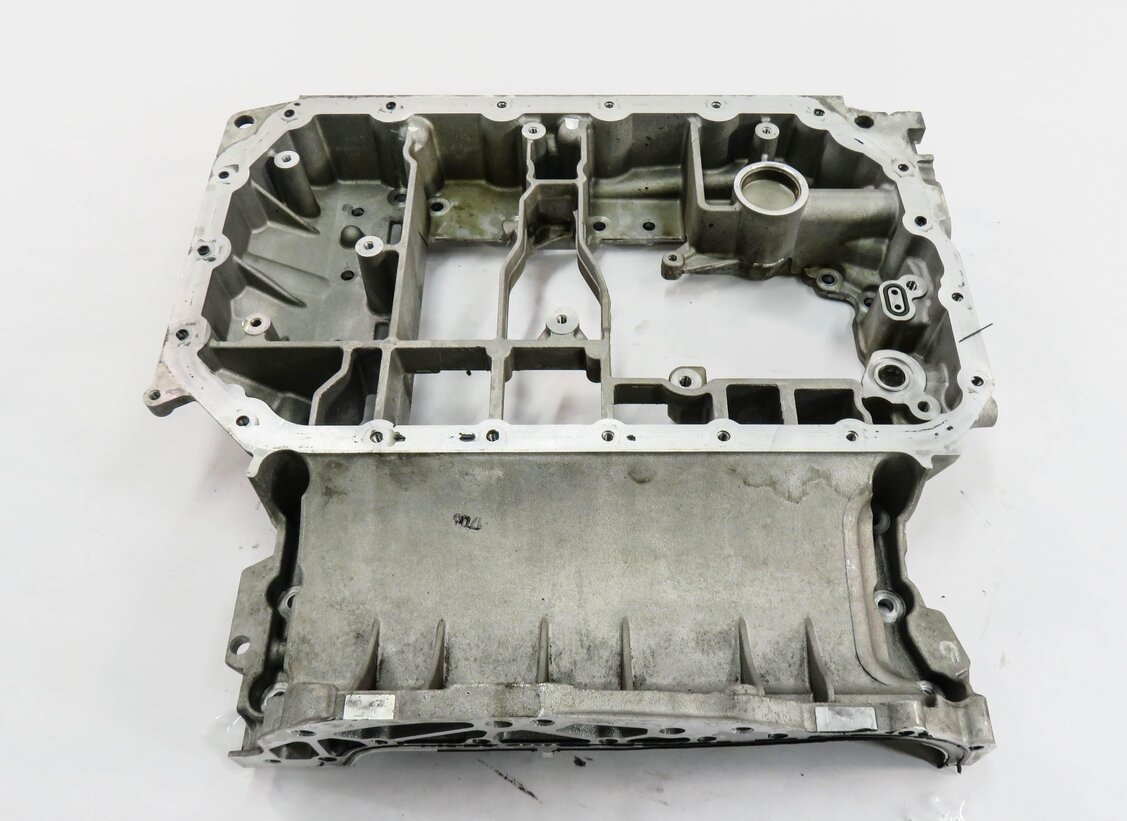 Thumbnail 2: 2012 AUDI Q5 (B8 8R) 3.2L CALB ENGINE - UPPER OIL PAN CRADLE
