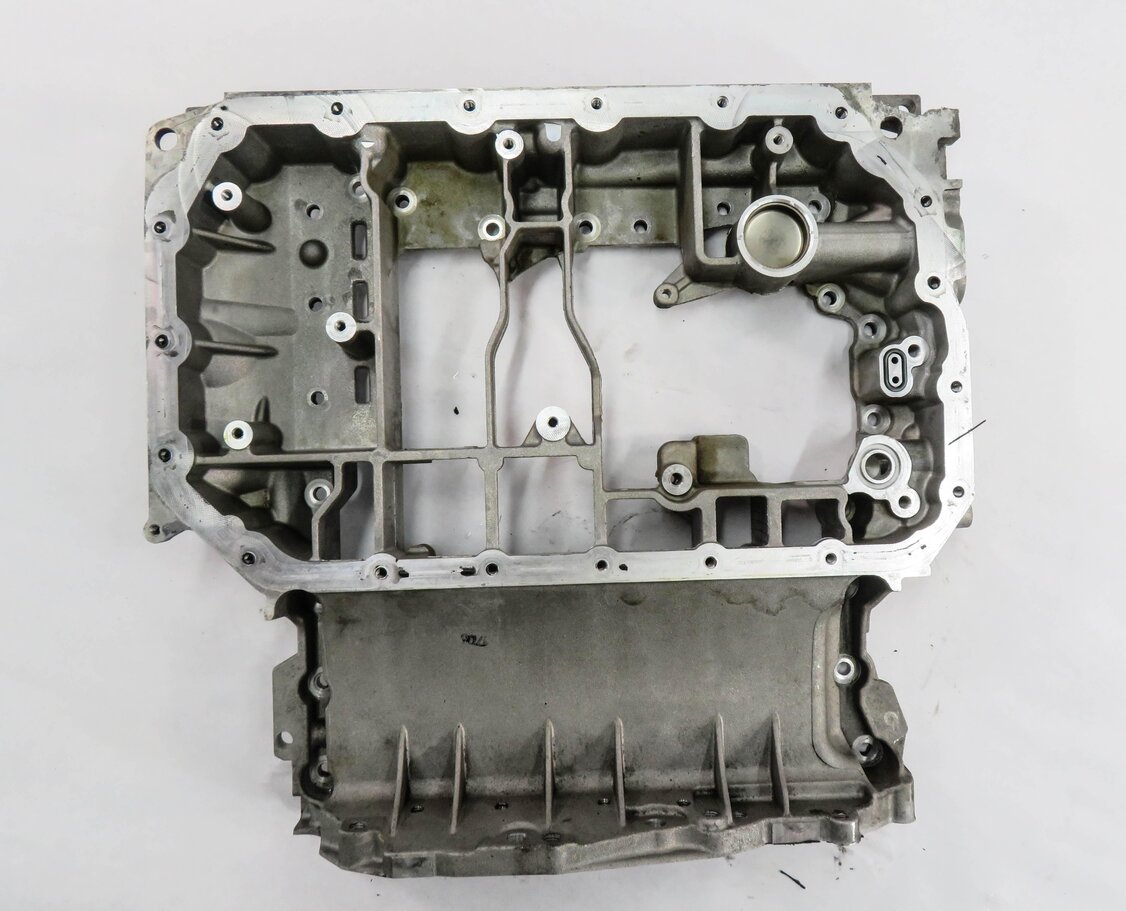 Thumbnail 3: 2012 AUDI Q5 (B8 8R) 3.2L CALB ENGINE - UPPER OIL PAN CRADLE