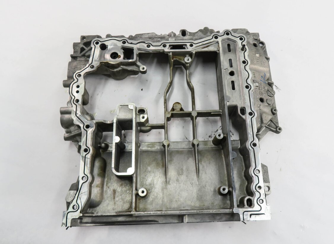 Thumbnail 4: 2012 AUDI Q5 (B8 8R) 3.2L CALB ENGINE - UPPER OIL PAN CRADLE