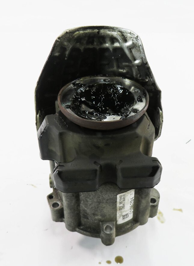 Thumbnail 5: 2009-2012 AUDI Q5 (8R) 3.2L A/T TRANSMISSION CENTER DIFFERENTIAL TAIL SHAFT